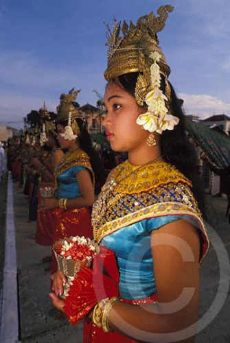 Photo of the Cambodian dancers during the withdrawal of the Vietnamese in 1989