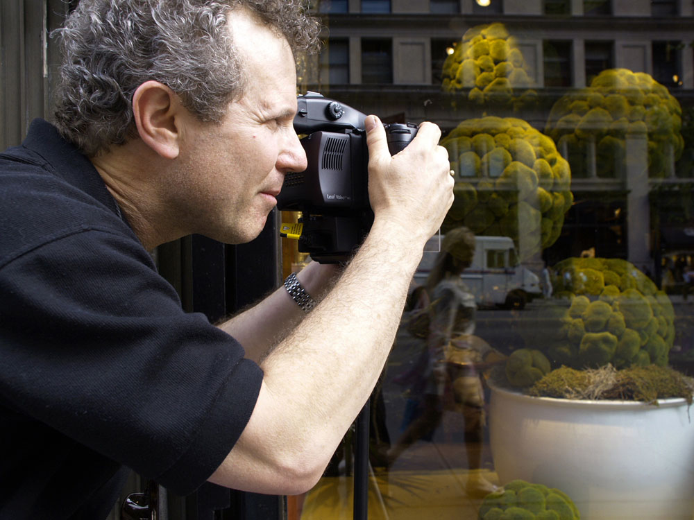 Photo of Jeffrey Aaronson taking pictures
