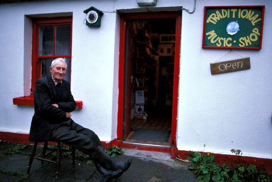 Photo of Tommy O'Brien in Doolin, Ireland